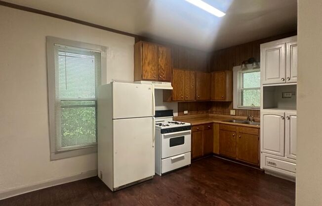 2 beds, 1 bath, $1,250