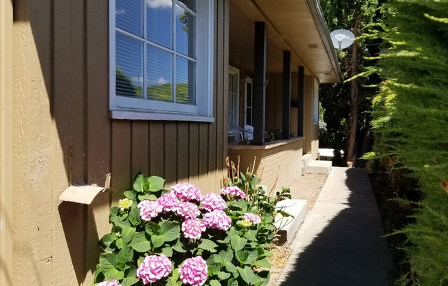 Occupied, do not disturb tenants. 2br duplex with carport and stackable washer/dryer included!