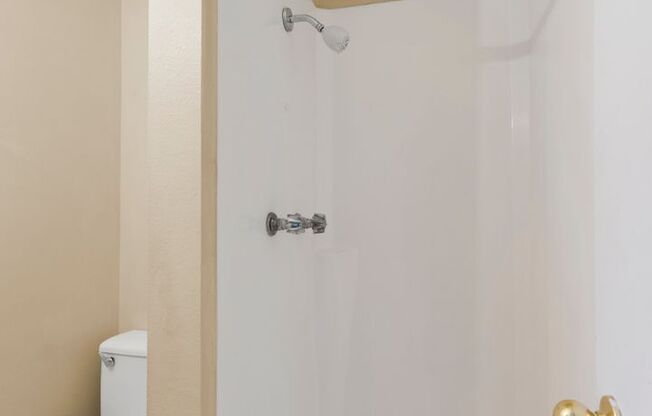 3 beds, 2 baths, 1,026 sqft, $1,350, Unit 1103-6