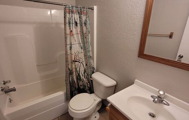 $525- STUDIO - multi-family home