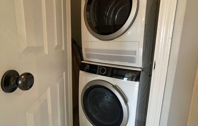 1 bed, 1 bath, 600 sqft, $1,475, Unit D - 34