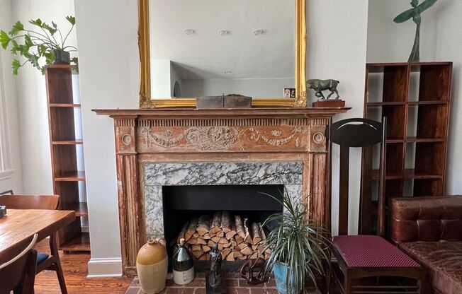 Gorgeous 4 Bed / 2.5 Bath Townhouse in Society Hill!