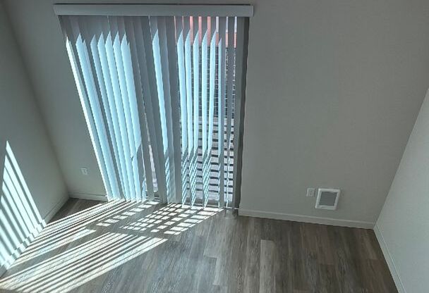 Studio, 1 bath, 275 sqft, $1,155, Unit 102 **