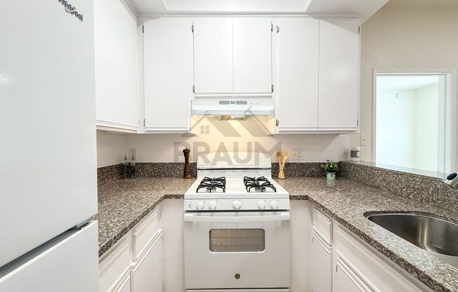 2 beds, 2 baths, 1,000 sqft, $2,450, Unit 215