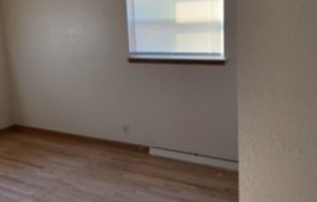 3 beds, 1 bath, $1,099