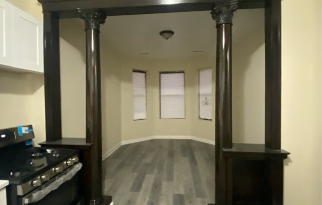 1004 S. Oakley