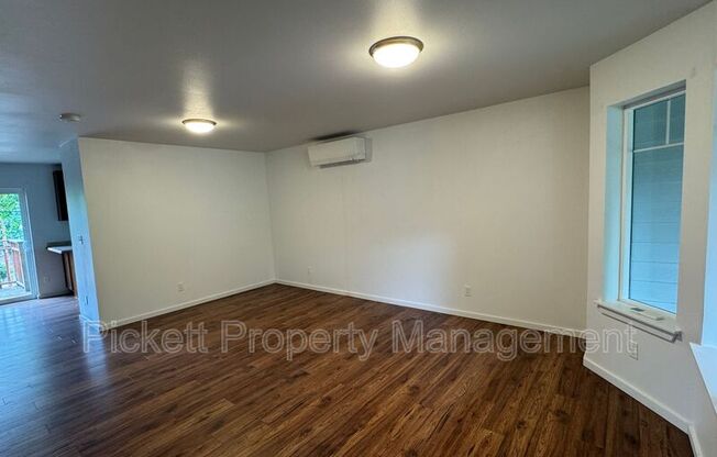 1218 AUDREY AVE W