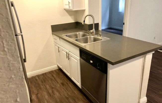 2 beds, 2 baths, 975 sqft, $2,395, Unit 120