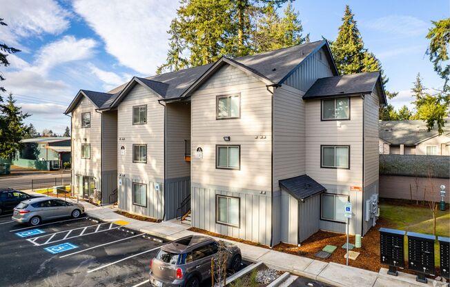 2 beds, 1 bath, 957 sqft, $1,695, Unit B21
