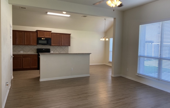 3 beds, 2 baths, 1,418 sqft, $1,815