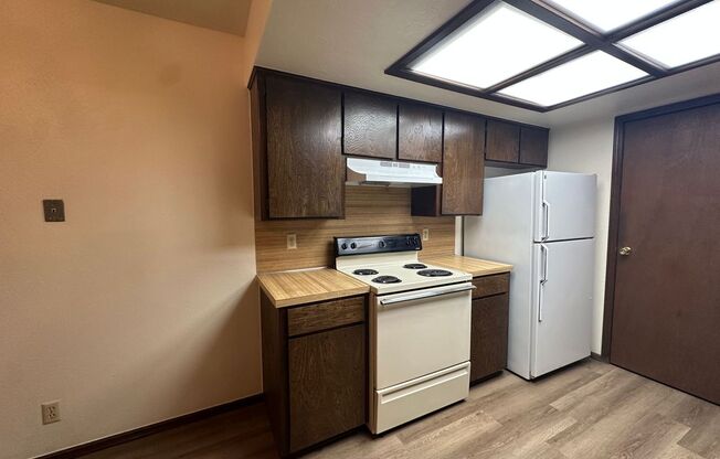 2 Bed 2 Bath 2 Car Garage Near Lake Overholser !!!