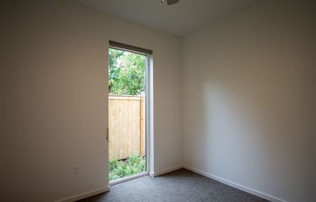 Studio, 1 bath, 340 sqft, $1,275, Unit 105