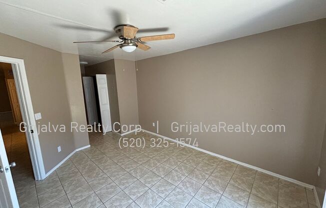 3 beds, 2 baths, 1,000 sqft, $1,295, Unit 04