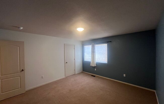3 beds, 3 baths, $2,600