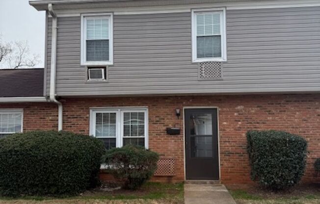 4 beds, 2 baths, 1,330 sqft, $1,495