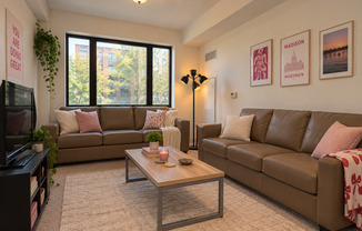 3 beds, 2 baths, $3,375, Unit 211