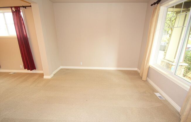 4 BEDROOM REDMOND HOME FOR RENT WITH 2 CAR GARAGE!