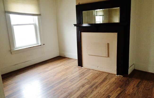 2 beds, 1 bath, $1,195, Unit 2