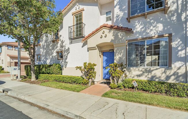 Stunning 4 bedroom, 2.5 bathroom home located in the Santa Clara