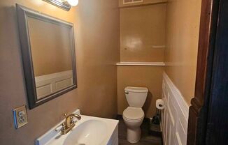 1 bed, 1 bath, $900, Unit 50 S Walnut #1