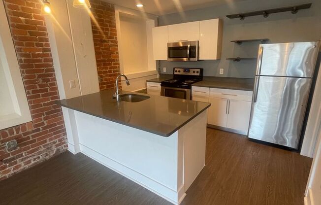 2 beds, 1.5 baths, 850 sqft, $1,995, Unit 605