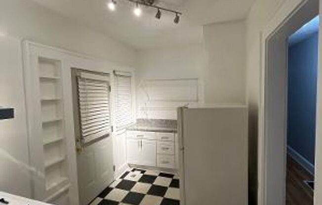 1 bed, 1 bath, 850 sqft, $1,795, Unit 443-4