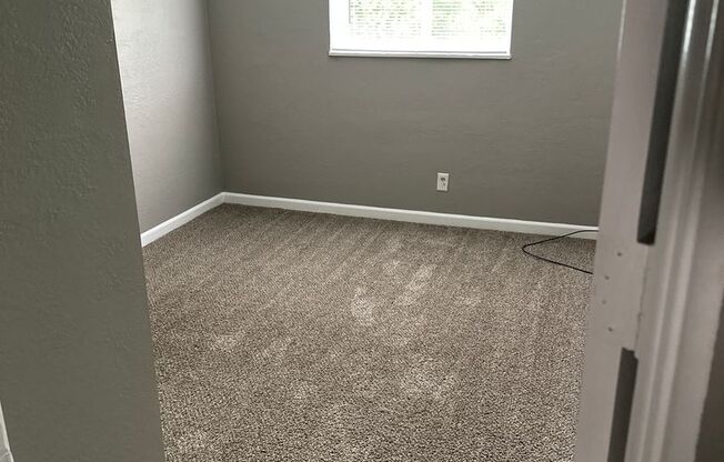 2 beds, 1 bath, 750 sqft, $945, Unit B05 1038 11