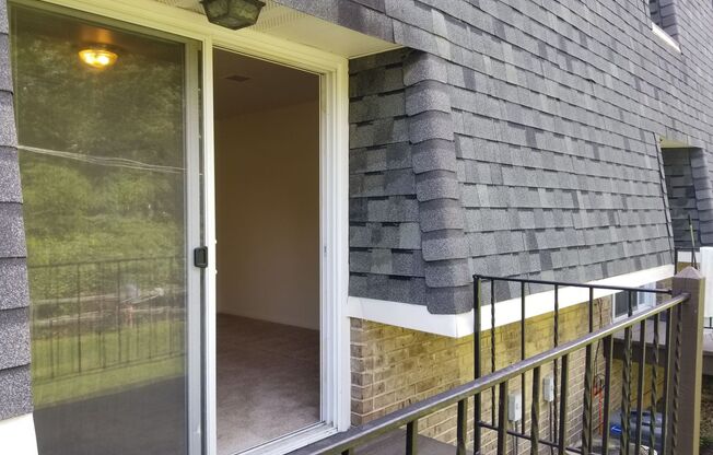 Wonderful 1BD in Great Downtown Zelienople Location! Call Today