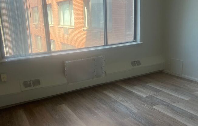 1 bed, 1 bath, 430 sqft, $1,400, Unit 512