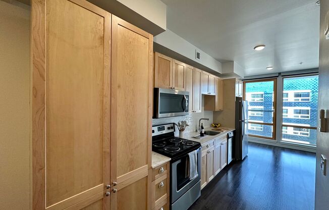 Studio, 1 bath, 430 sqft, $1,799, Unit Unit 612