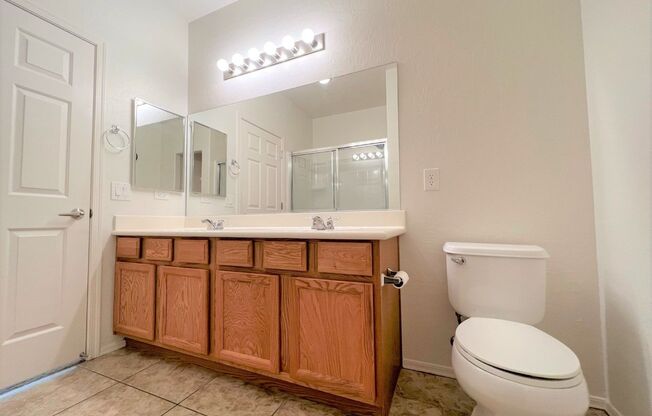 3 beds, 2 baths, $1,590, Unit # 2142