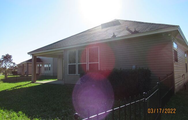 3 beds, 2 baths, $2,300