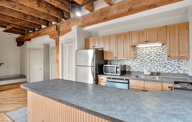 1 bed, 1.5 baths, 1,000 sqft, $1,425, Unit APT 10