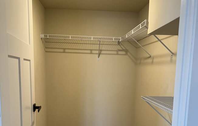 Canterbury | Large Closets