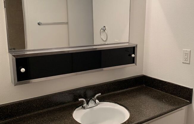 2 beds, 1 bath, 900 sqft, $1,195, Unit 15A