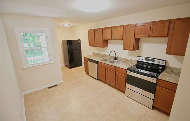 Newly renovated 3 bed, 1/5 bath duplex in East Raleigh - Pet Friendly!