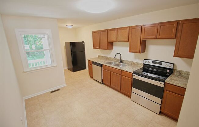 Beautiful 3 bed, 1/5 bath duplex in East Raleigh - Pet Friendly!