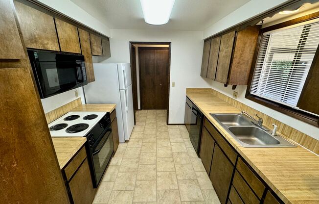 3 beds, 1 bath, $1,900