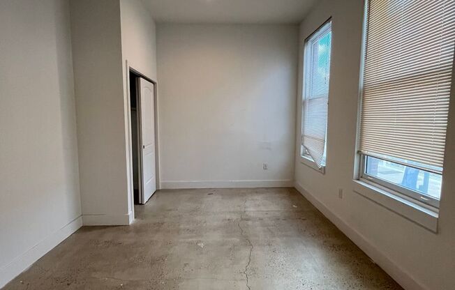 2 beds, 1 bath, 900 sqft, $2,295