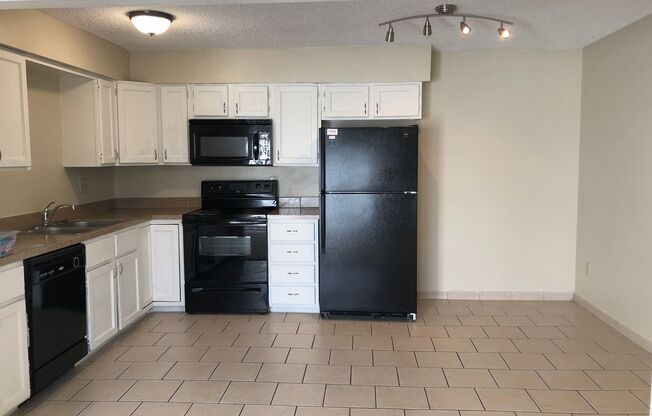 2 beds, 1 bath, 870 sqft, $1,225, Unit 5708304