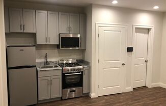 Studio, 1 bath, 370 sqft, $1,850, Unit 17