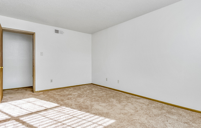 1 bed, 1 bath, 750 sqft, $595, Unit 612