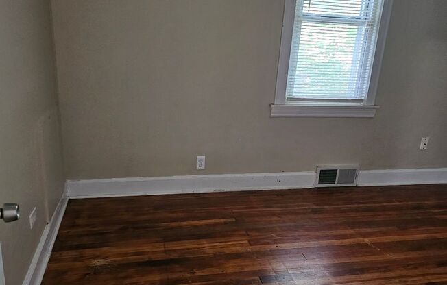 3 beds, 1 bath, $1,650