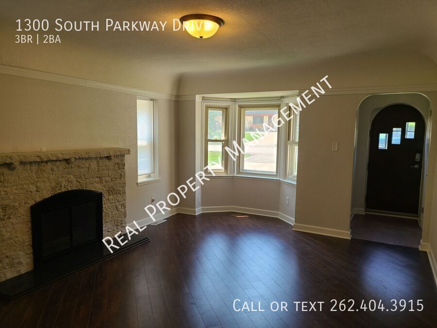 1300 S PKWY DR