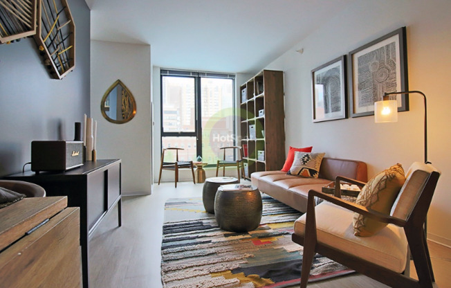 179 W SUPERIOR ST