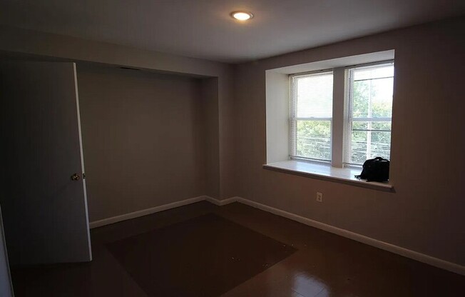 883 N 42 ST