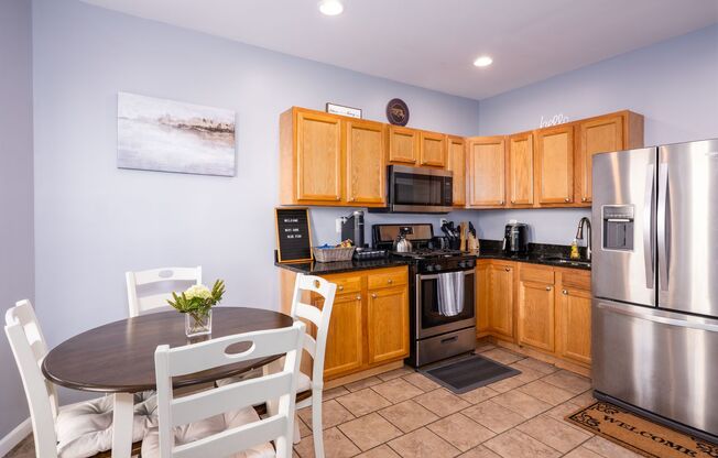 Charming Urban Living: 2BR Townhome with Modern Amenities in Pigtown