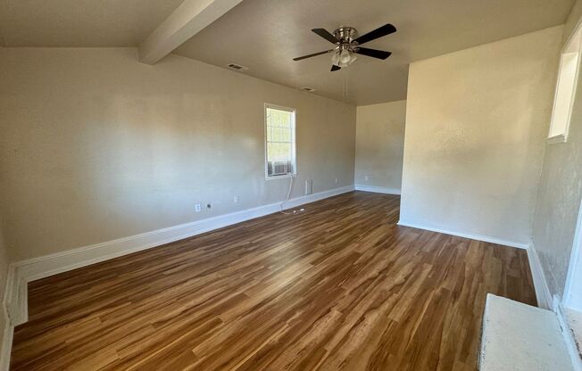 3 beds, 1 bath, $1,100