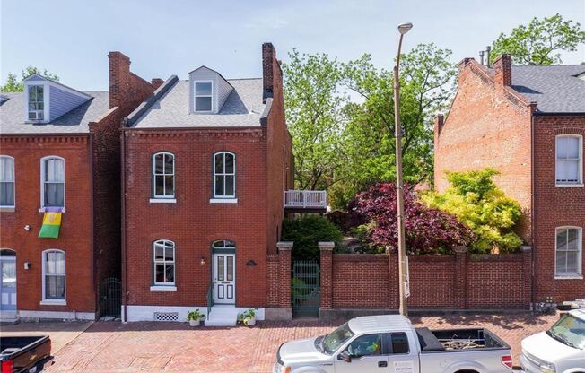 Lease this 2.5 story home in Historic Soulard