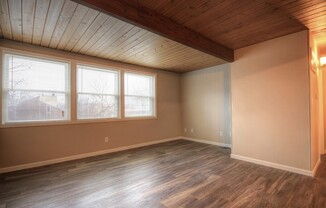 2 beds, 1 bath, 1,000 sqft, $1,275, Unit 906 S. Vine St.-202